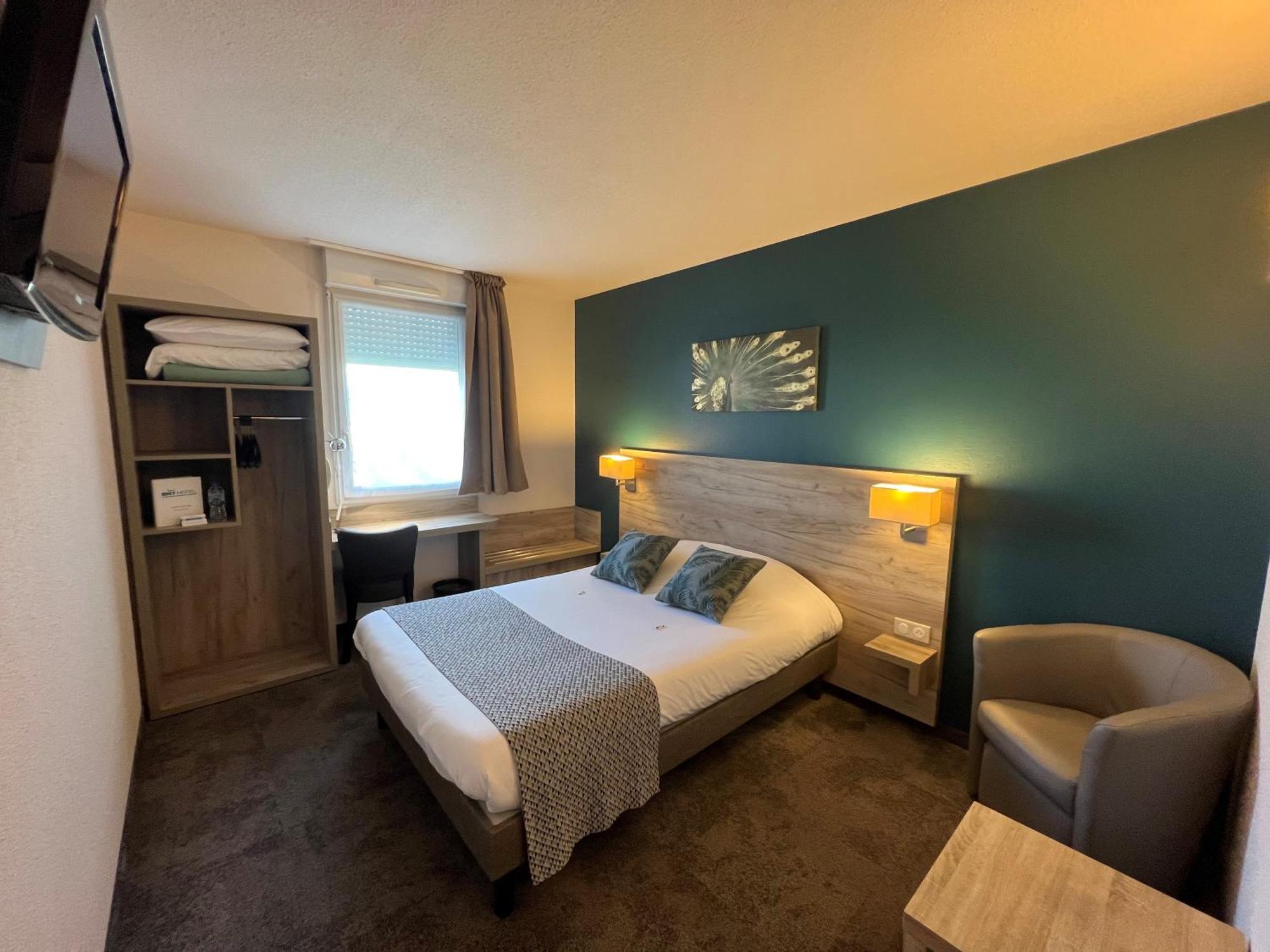 Brit Hotel Saumur Distré Kültér fotó