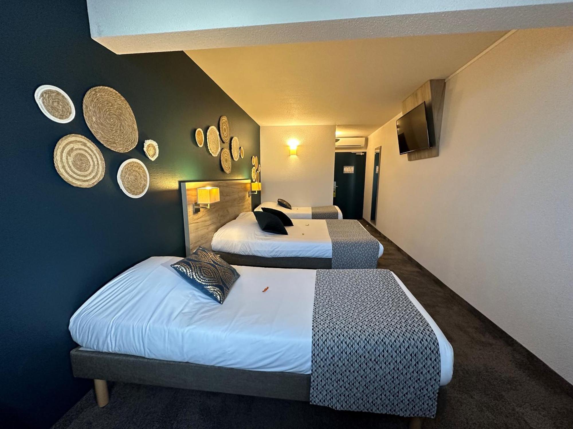 Brit Hotel Saumur Distré Kültér fotó