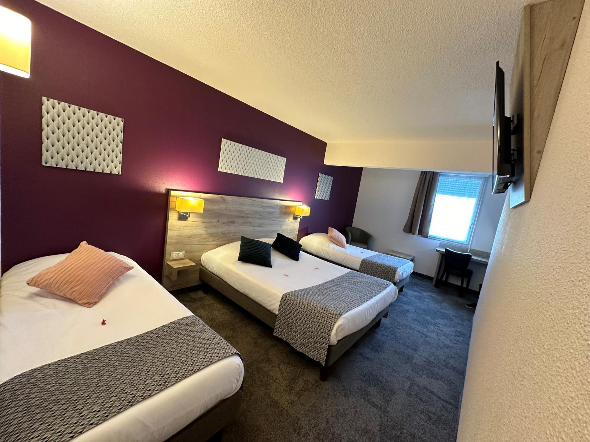 Brit Hotel Saumur Distré Kültér fotó