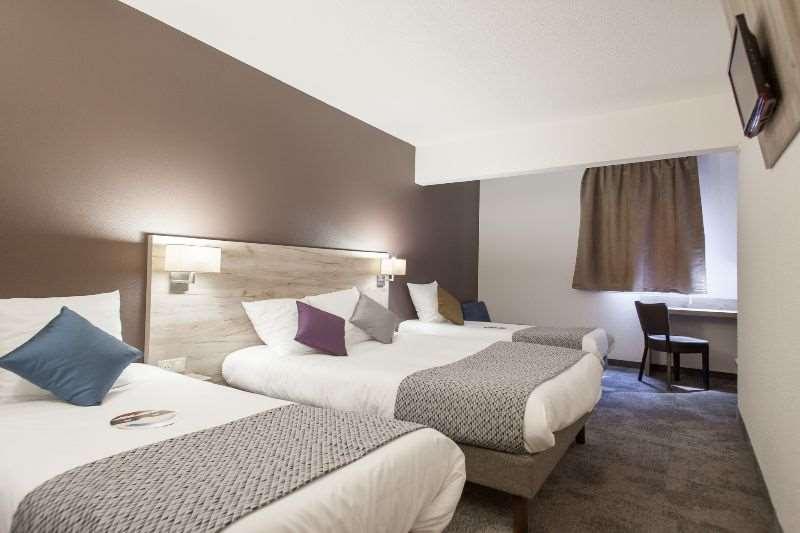 Brit Hotel Saumur Distré Szoba fotó