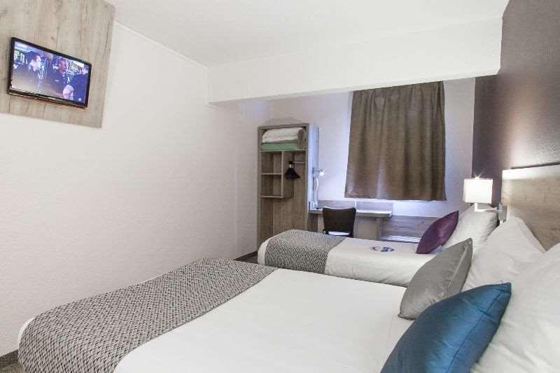 Brit Hotel Saumur Distré Szoba fotó